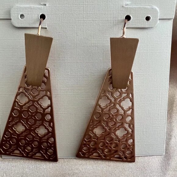 Kendra Scott Stud Earrings - Picture 4 of 6